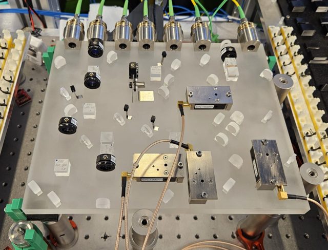 Sr optical lattice clock optical circuit board, 698nm clock distribution